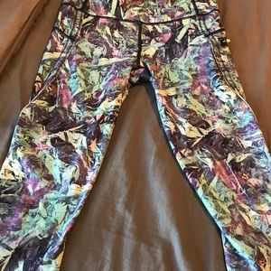 Lululemon workout leggings.